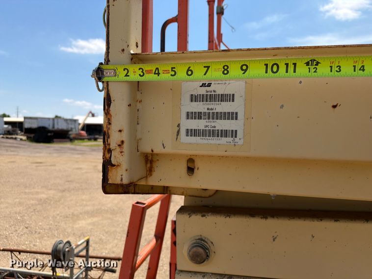 image for item DQ0045 2002 JLG 400CRT scissor lift