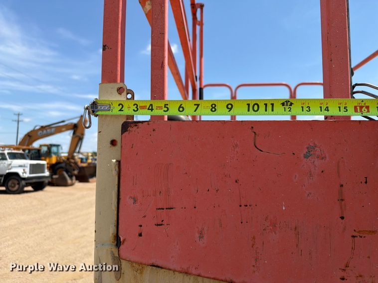 image for item DQ0045 2002 JLG 400CRT scissor lift
