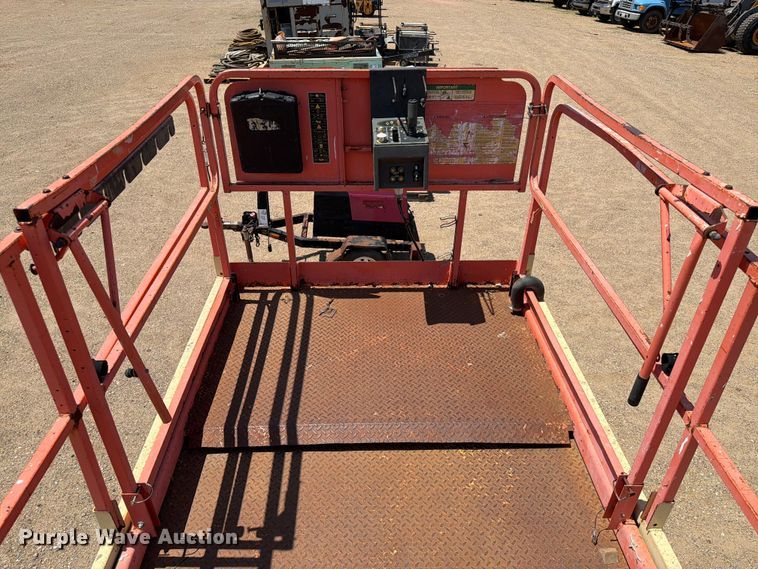 image for item DQ0045 2002 JLG 400CRT scissor lift