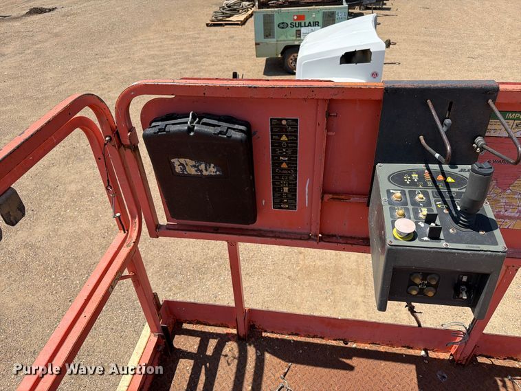 image for item DQ0045 2002 JLG 400CRT scissor lift