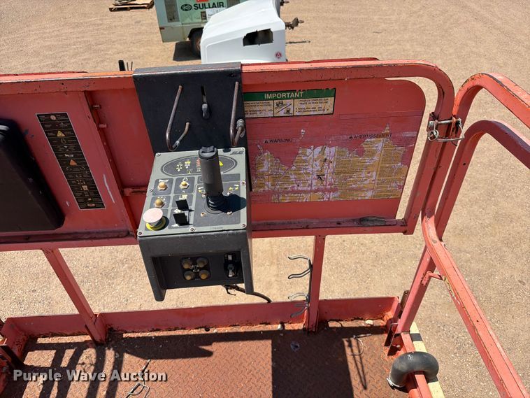 image for item DQ0045 2002 JLG 400CRT scissor lift
