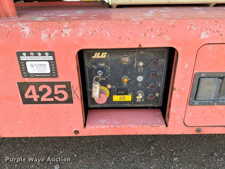 image for item DQ0045 2002 JLG 400CRT scissor lift