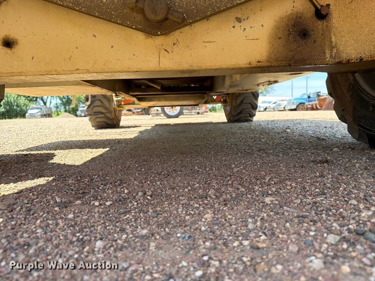 image for item DQ0045 2002 JLG 400CRT scissor lift