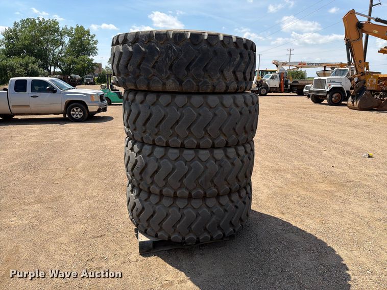 image for item DQ0055 (4) Michelin 20.5R25 tires