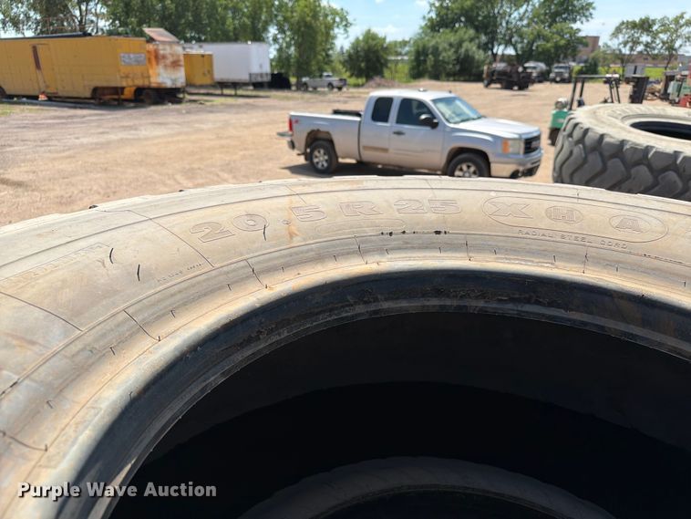image for item DQ0055 (4) Michelin 20.5R25 tires