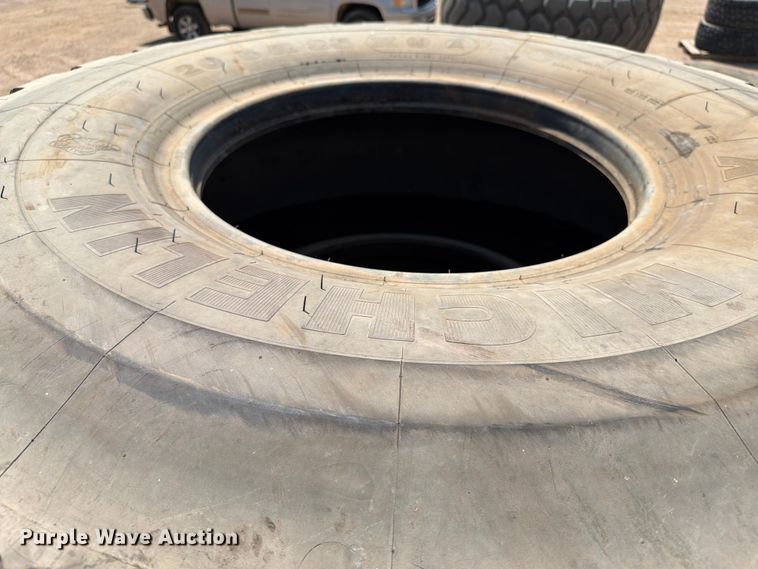 image for item DQ0055 (4) Michelin 20.5R25 tires