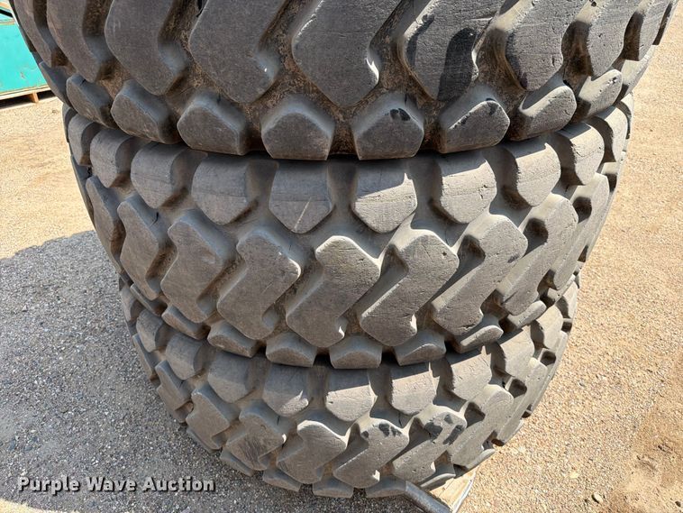image for item DQ0055 (4) Michelin 20.5R25 tires