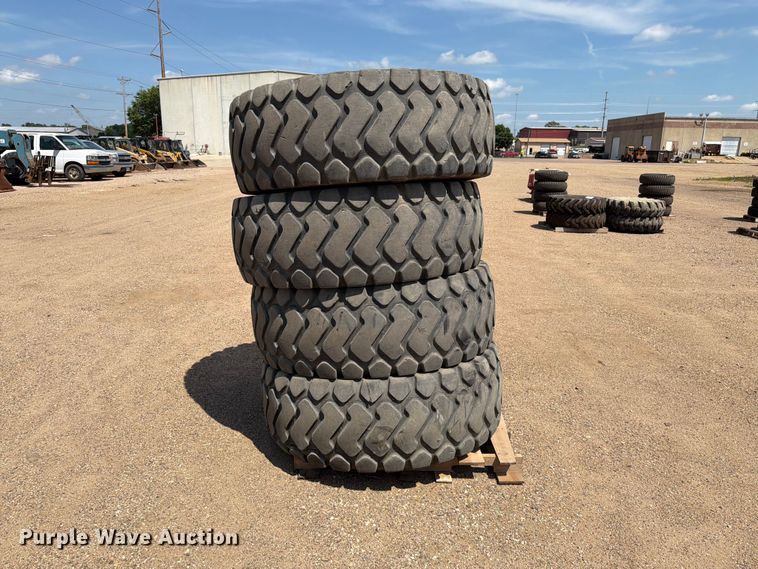 image for item DQ0056 (4) Michelin 20.5R25 tires