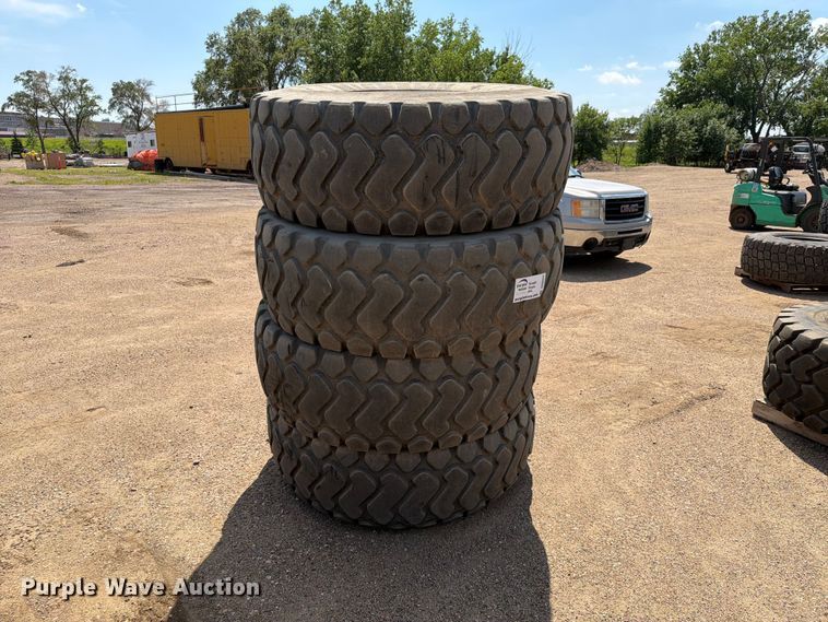 image for item DQ0056 (4) Michelin 20.5R25 tires