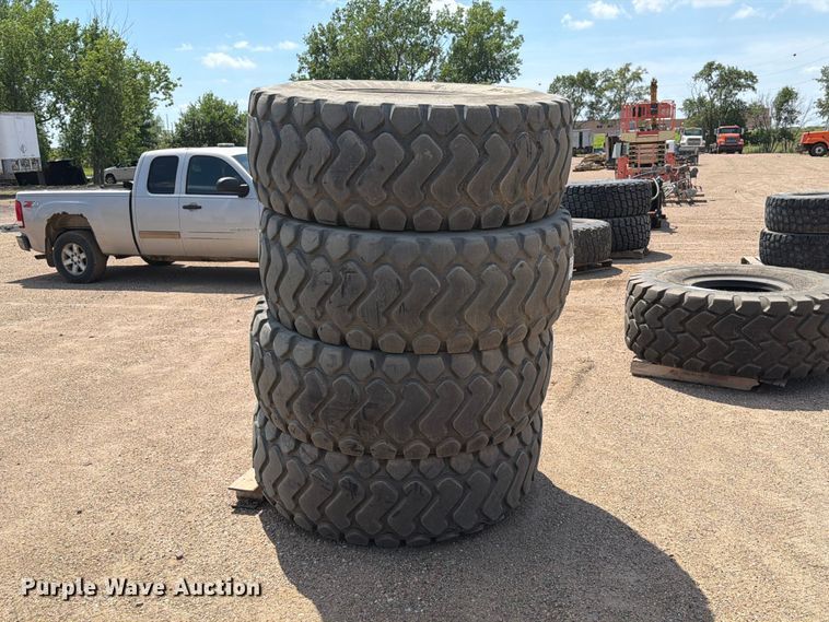image for item DQ0056 (4) Michelin 20.5R25 tires