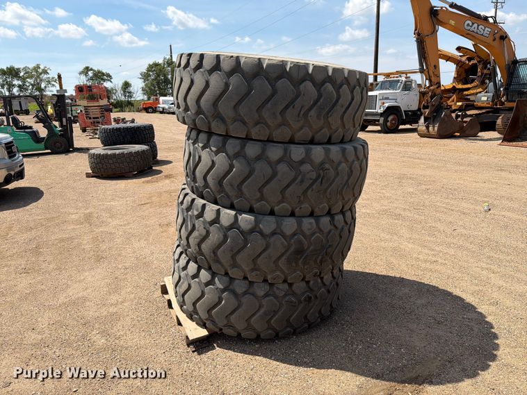image for item DQ0056 (4) Michelin 20.5R25 tires