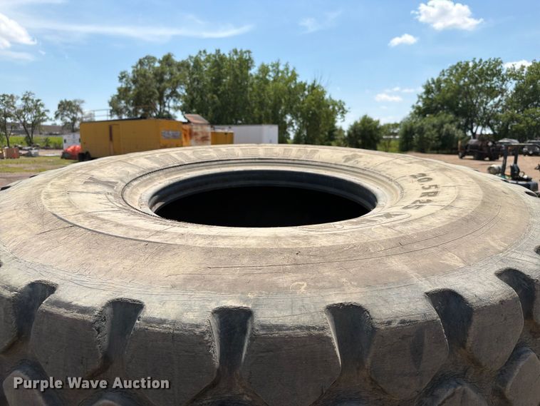 image for item DQ0056 (4) Michelin 20.5R25 tires