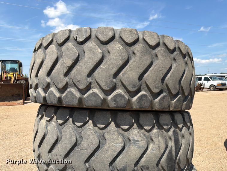 image for item DQ0056 (4) Michelin 20.5R25 tires
