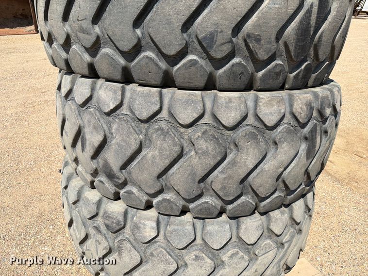 image for item DQ0056 (4) Michelin 20.5R25 tires