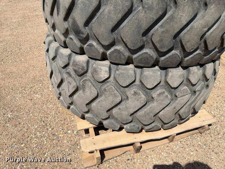 image for item DQ0056 (4) Michelin 20.5R25 tires
