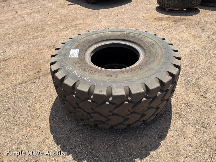 image for item DQ0057 Titan MXL 23.5R25 tire