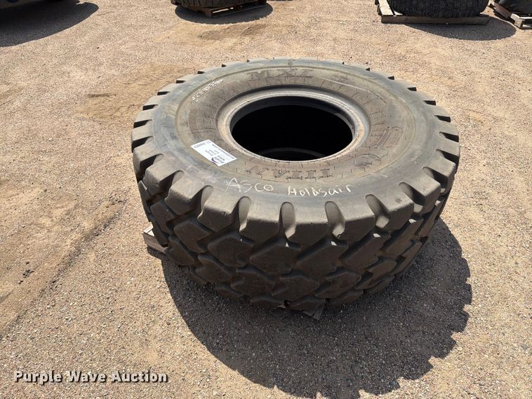 image for item DQ0057 Titan MXL 23.5R25 tire