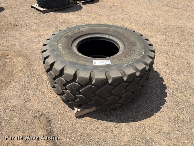 image for item DQ0057 Titan MXL 23.5R25 tire