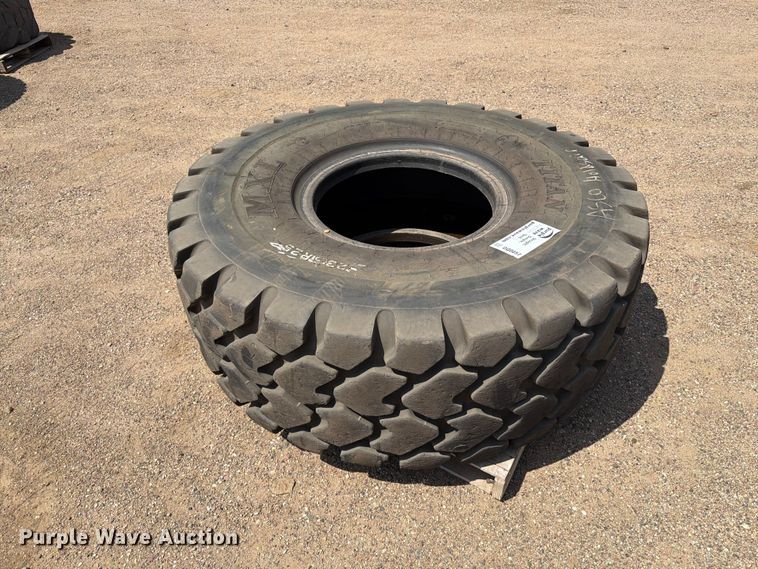 image for item DQ0057 Titan MXL 23.5R25 tire
