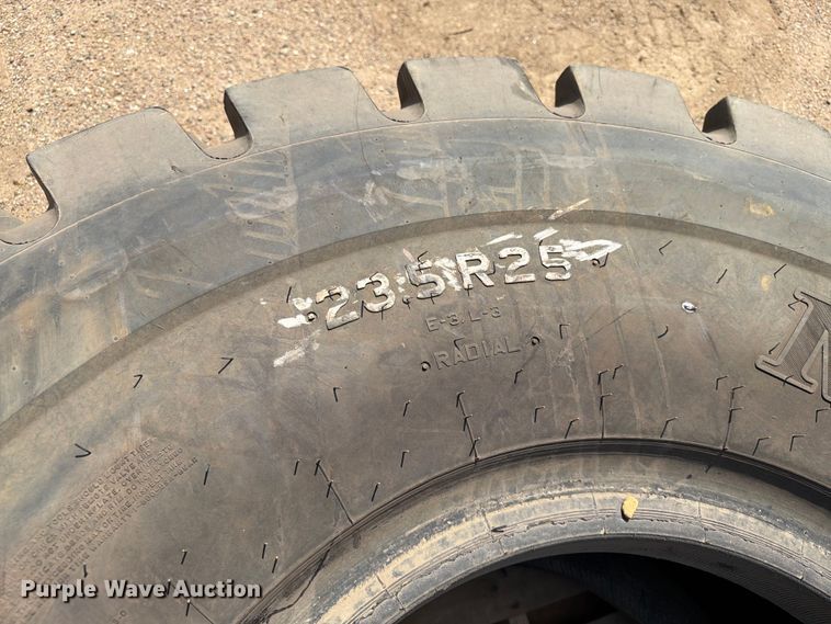 image for item DQ0057 Titan MXL 23.5R25 tire