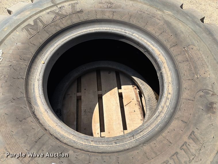 image for item DQ0057 Titan MXL 23.5R25 tire