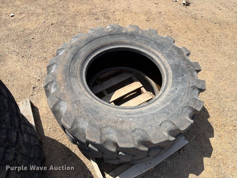 image for item DQ0059 (3) 17.5R25 tires