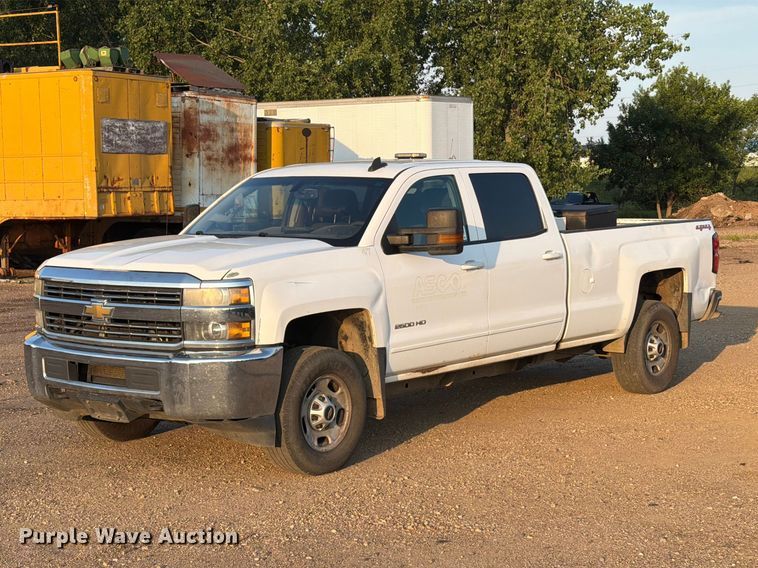 2015 Chevrolet Silverado 2500HD Crew Cab pickup truck
