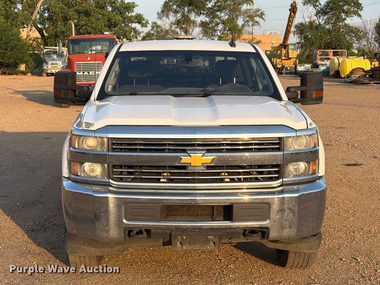image for item DQ0060 2015 Chevrolet Silverado 2500HD Crew Cab pickup truck