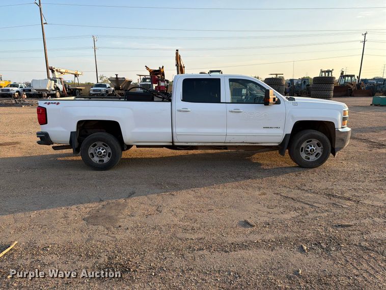 image for item DQ0060 2015 Chevrolet Silverado 2500HD Crew Cab pickup truck
