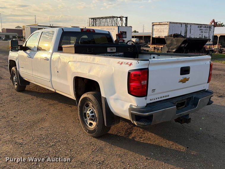 image for item DQ0060 2015 Chevrolet Silverado 2500HD Crew Cab pickup truck