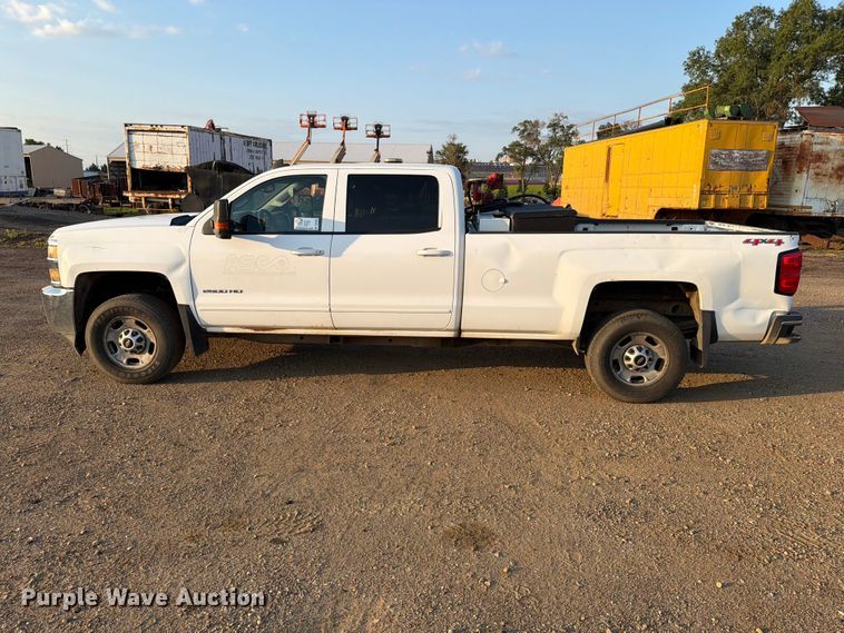 image for item DQ0060 2015 Chevrolet Silverado 2500HD Crew Cab pickup truck