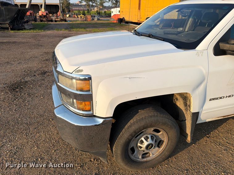 image for item DQ0060 2015 Chevrolet Silverado 2500HD Crew Cab pickup truck