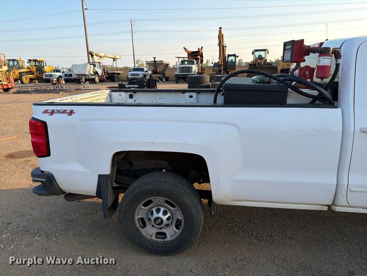 image for item DQ0060 2015 Chevrolet Silverado 2500HD Crew Cab pickup truck