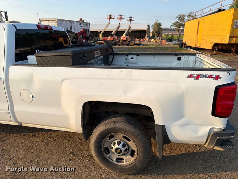 image for item DQ0060 2015 Chevrolet Silverado 2500HD Crew Cab pickup truck