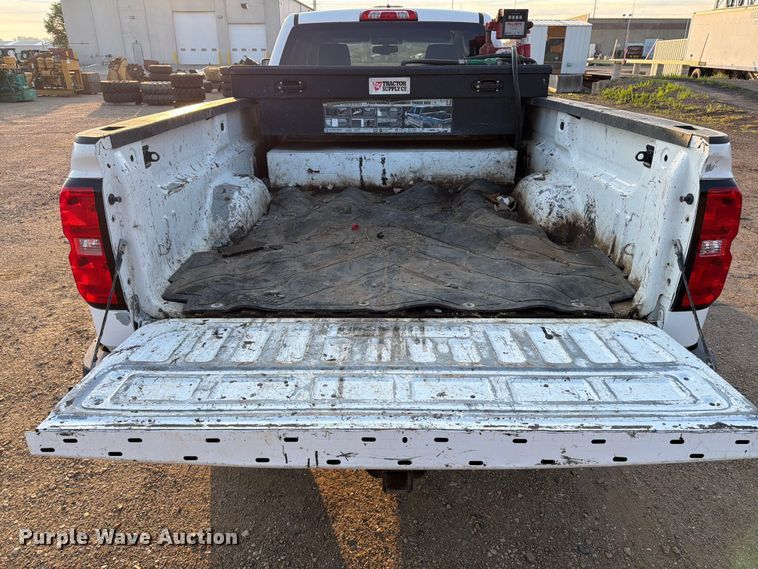 image for item DQ0060 2015 Chevrolet Silverado 2500HD Crew Cab pickup truck