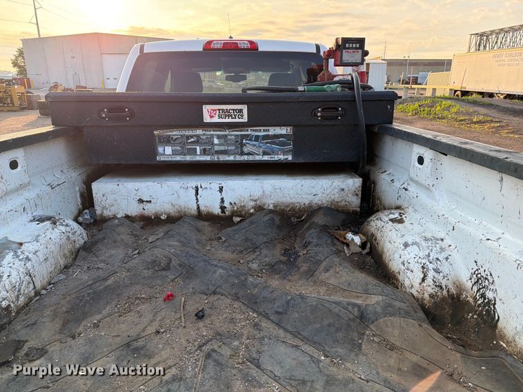 image for item DQ0060 2015 Chevrolet Silverado 2500HD Crew Cab pickup truck