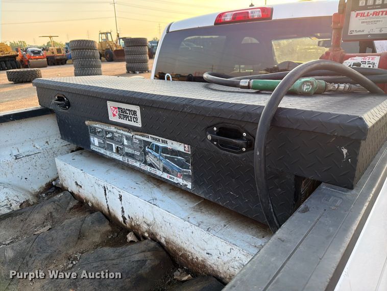 image for item DQ0060 2015 Chevrolet Silverado 2500HD Crew Cab pickup truck