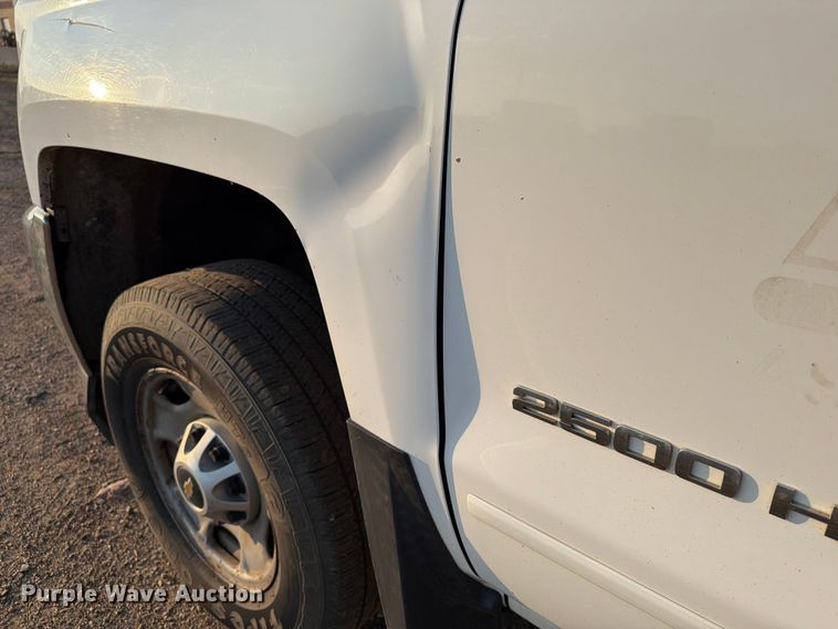 image for item DQ0060 2015 Chevrolet Silverado 2500HD Crew Cab pickup truck
