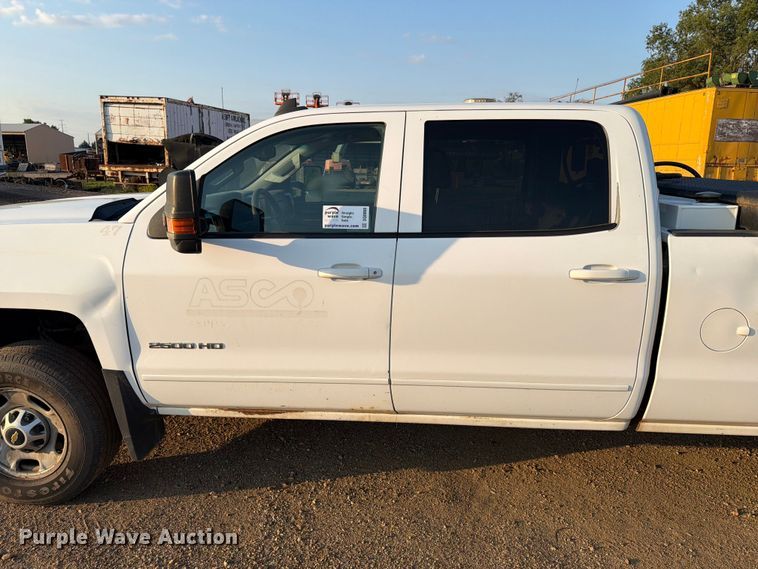image for item DQ0060 2015 Chevrolet Silverado 2500HD Crew Cab pickup truck