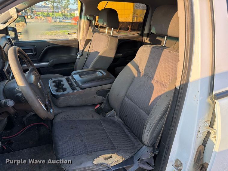 image for item DQ0060 2015 Chevrolet Silverado 2500HD Crew Cab pickup truck