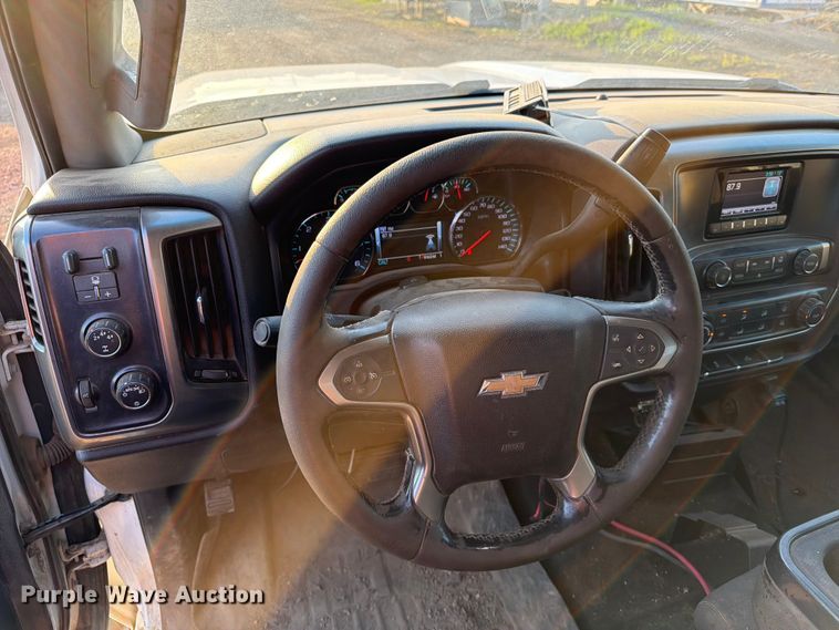 image for item DQ0060 2015 Chevrolet Silverado 2500HD Crew Cab pickup truck