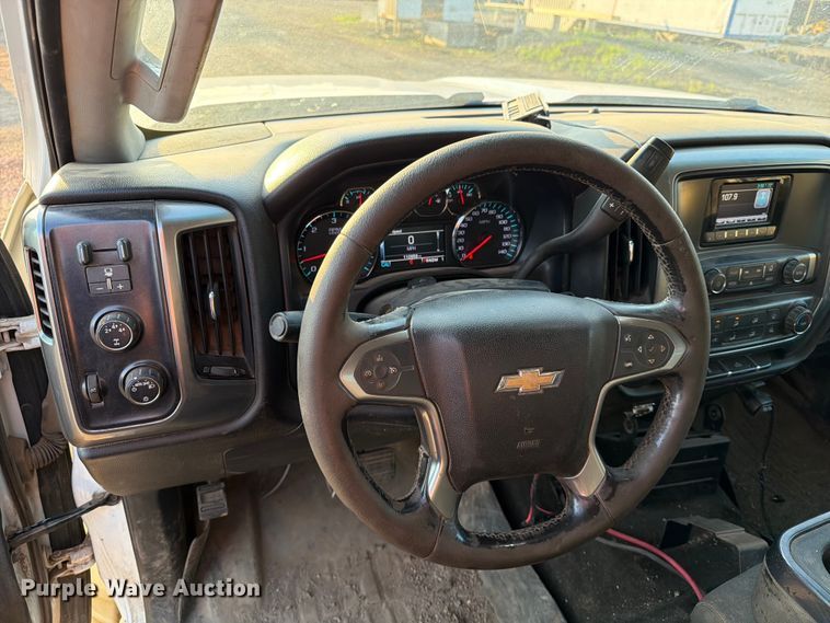image for item DQ0060 2015 Chevrolet Silverado 2500HD Crew Cab pickup truck
