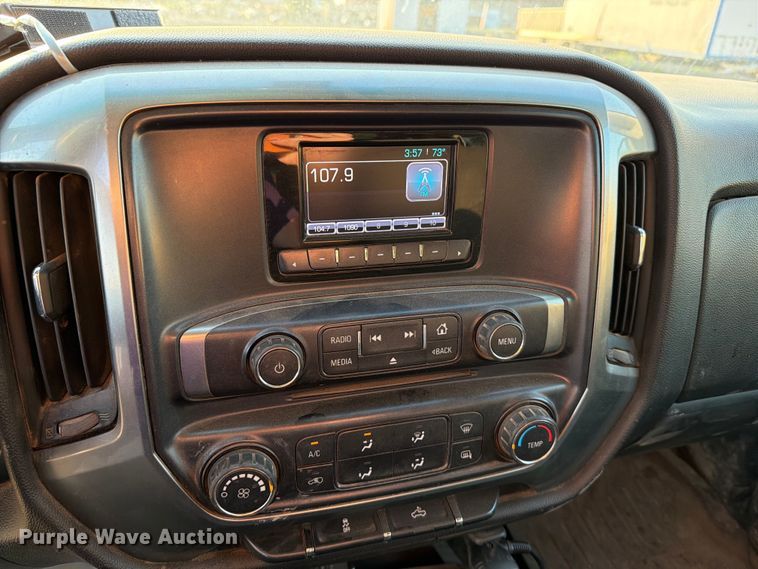 image for item DQ0060 2015 Chevrolet Silverado 2500HD Crew Cab pickup truck