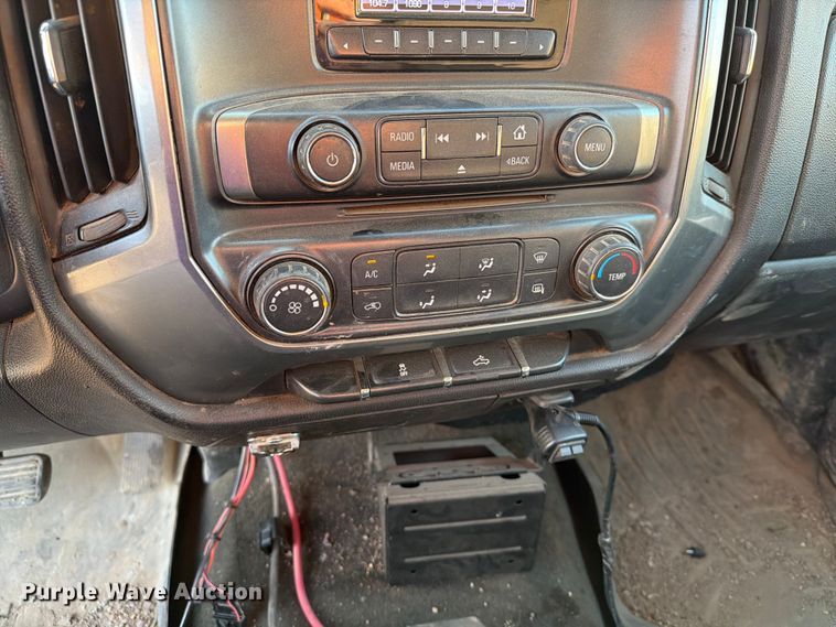 image for item DQ0060 2015 Chevrolet Silverado 2500HD Crew Cab pickup truck