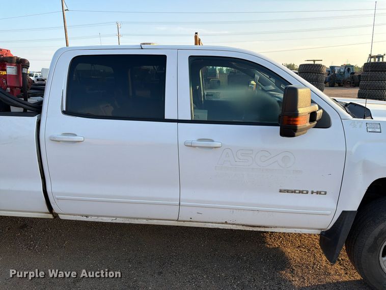 image for item DQ0060 2015 Chevrolet Silverado 2500HD Crew Cab pickup truck