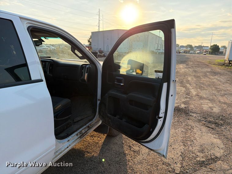 image for item DQ0060 2015 Chevrolet Silverado 2500HD Crew Cab pickup truck