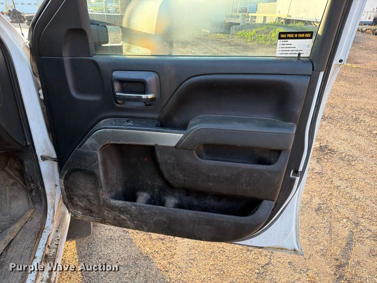 image for item DQ0060 2015 Chevrolet Silverado 2500HD Crew Cab pickup truck