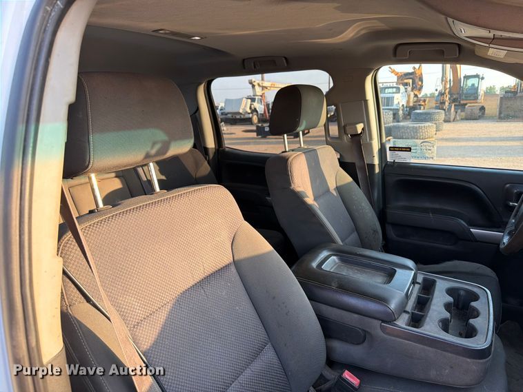 image for item DQ0060 2015 Chevrolet Silverado 2500HD Crew Cab pickup truck