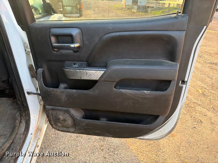 image for item DQ0060 2015 Chevrolet Silverado 2500HD Crew Cab pickup truck