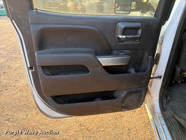 image for item DQ0060 2015 Chevrolet Silverado 2500HD Crew Cab pickup truck